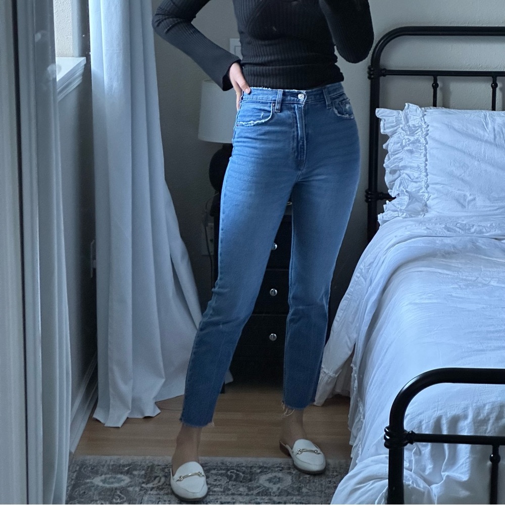 Abercrombie & Fitch High-Rise Straight Leg Jeans - Medium Blue